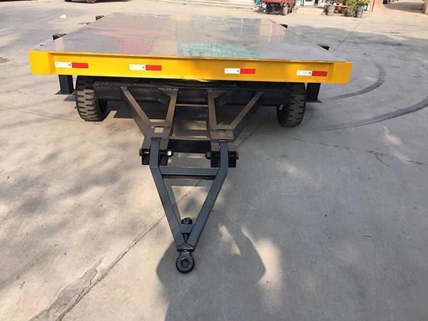 維護(hù)平板拖車時(shí)應(yīng)該小心 維護(hù)平板拖車時(shí)應(yīng)該小心